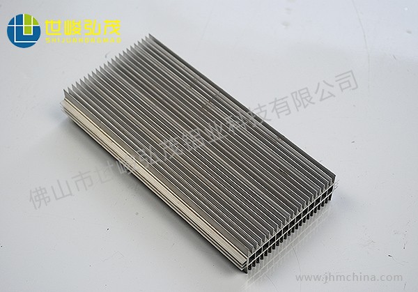 水冷電子散熱器鋁型材-1 水冷電子散熱器鋁型材-1